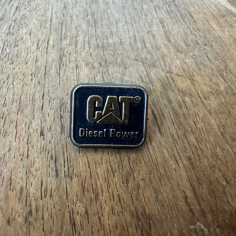 Vintage Black Gold Plastic Caterpillar CAT Diesel Lapel Pin‎ Brooch
